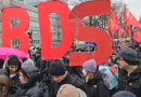 Berlin am Internationalen Tag der Menschenrechte mit der Forderung “Keine Waffen für Genozid!”